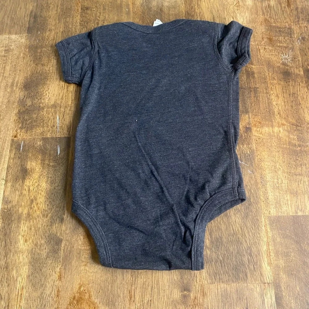 Boutique gray short sleeve‎ COLLEGE baby one piece boysuit SIZE 12M